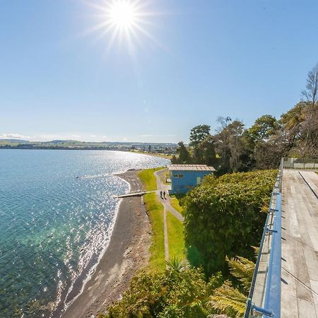 Spectacular Lakefront Home Таупо Экстерьер фото