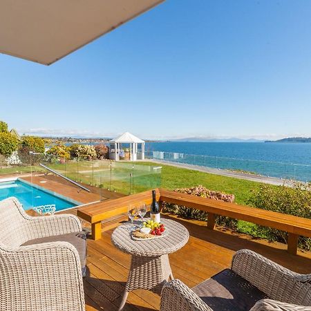 Spectacular Lakefront Home Таупо Экстерьер фото