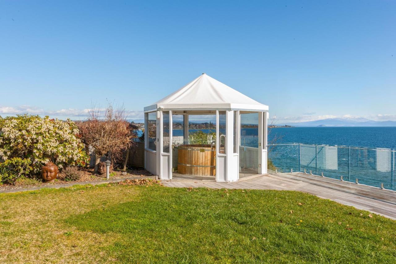 Spectacular Lakefront Home Таупо Экстерьер фото